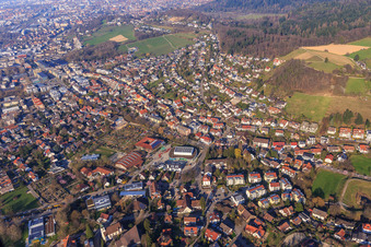 Vue aérienne de Du sud-ouest avec Hexentalschule et Forum Merzhausen à Merzhausen dans le département Bade-Wurtemberg, Allemagne