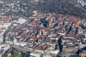 Photographie aérienne de Muenster à le quartier Altstadt in Freiburg im Breisgau dans le département Bade-Wurtemberg, Allemagne