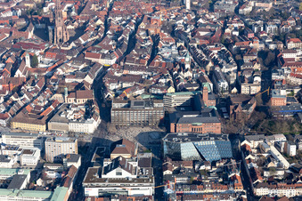 Vue aérienne de Université à le quartier Altstadt in Freiburg im Breisgau dans le département Bade-Wurtemberg, Allemagne