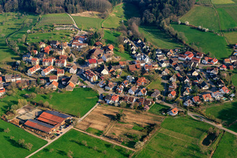 Vue aérienne de Kirchberg à le quartier Vorderheuweiler in Heuweiler dans le département Bade-Wurtemberg, Allemagne