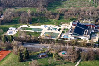 Vue aérienne de Piscine sportive MACH BLAU à Denzlingen dans le département Bade-Wurtemberg, Allemagne