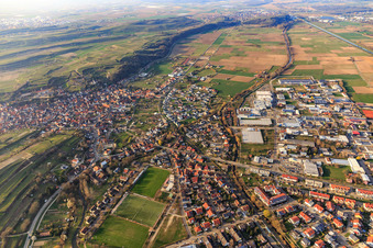 Vue aérienne de Du sud à Bahlingen am Kaiserstuhl dans le département Bade-Wurtemberg, Allemagne