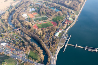 Vue aérienne de Stade de la Forêt, Piscine de la Forêt à Breisach am Rhein dans le département Bade-Wurtemberg, Allemagne