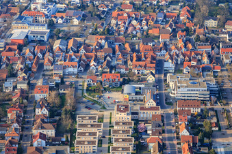 Vue aérienne de Dans le centre-ville et l'administration de VG à Kandel dans le département Rhénanie-Palatinat, Allemagne