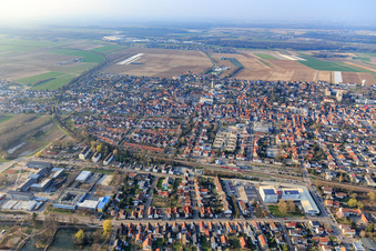 Vue aérienne de Du sud à Kandel dans le département Rhénanie-Palatinat, Allemagne
