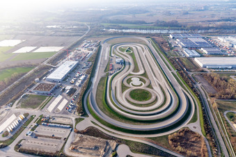 Vue aérienne de Piste d'essai pour camions de l'usine de camions Daimler dans la zone industrielle de Wörth-Oberwald à Wörth am Rhein dans le département Rhénanie-Palatinat, Allemagne