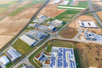 Vue aérienne de Zone industrielle de la vallée de Spire à Rülzheim dans le département Rhénanie-Palatinat, Allemagne