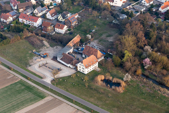Vue aérienne de Le vieux moulin de Gehrlein à Hatzenbühl dans le département Rhénanie-Palatinat, Allemagne
