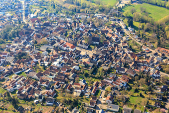 Vue aérienne de Du nord à le quartier Billigheim in Billigheim-Ingenheim dans le département Rhénanie-Palatinat, Allemagne