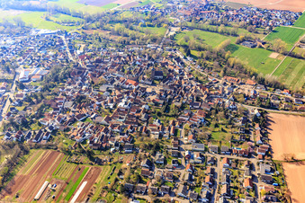 Vue aérienne de Du nord à le quartier Billigheim in Billigheim-Ingenheim dans le département Rhénanie-Palatinat, Allemagne