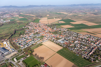 Champs agricoles et terres agricoles à Rohrbach dans le département Rhénanie-Palatinat, Allemagne d'en haut