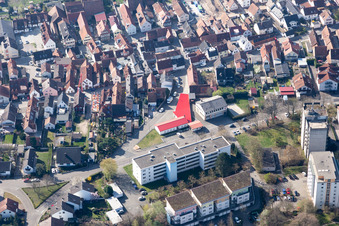 Vue aérienne de Immeuble de bureaux de l'administration et des locaux commerciaux de la DRK-Rettungsdienst Südpfalz GmbH à Kandel dans le département Rhénanie-Palatinat, Allemagne