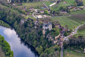 Vue aérienne de Montfort à Vitrac dans le département Dordogne, France
