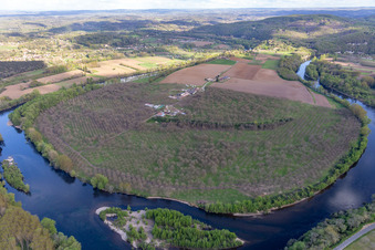 Vue aérienne de Cingle de Montfort, boucle de la Dordogne à Vitrac dans le département Dordogne, France