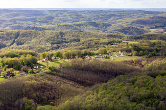 Vue aérienne de La Roque-Gageac dans le département Dordogne, France