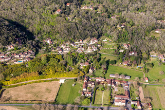 Vue aérienne de La Roque-Gageac dans le département Dordogne, France
