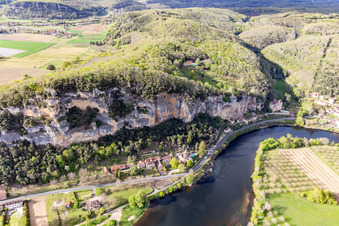 Vue aérienne de Château de la Malartrie à Vézac dans le département Dordogne, France