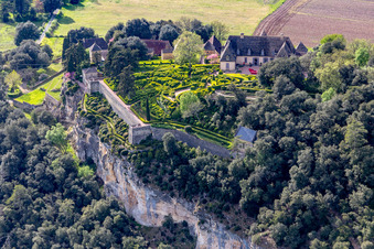 Vue aérienne de Parc du château de Marqueyssac Château au dessus de la Dordogne à Vézac à Vézac dans le département Dordogne, France