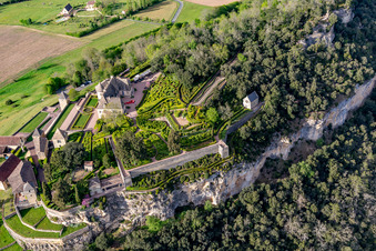 Vue aérienne de Parc du château de Marqueyssac Château au dessus de la Dordogne à Vézac à Vézac dans le département Dordogne, France