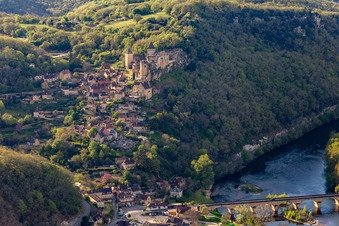 Vue aérienne de Complexe du Château de Castelnaud-la-Chapelle à Castelnaud-la-Chapelle dans le département Dordogne, France