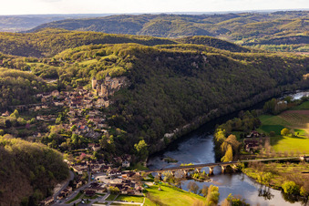 Vue aérienne de Complexe du Château de Castelnaud-la-Chapelle à Castelnaud-la-Chapelle dans le département Dordogne, France