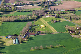 Vue aérienne de Lancement de ballons à Vézac dans le département Dordogne, France