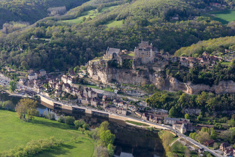 Vue aérienne de Château de Beynac à Beynac-et-Cazenac dans le département Dordogne, France