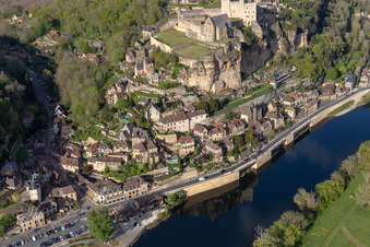 Vue d'oiseau de Château de Beynac à Beynac-et-Cazenac dans le département Dordogne, France