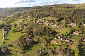 Vue aérienne de Bézenac dans le département Dordogne, France
