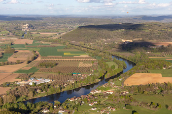 Vue aérienne de Saint-Vincent-de-Cosse dans le département Dordogne, France