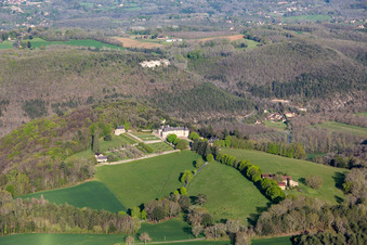 Vue aérienne de Château de Lacoste à Castelnaud-la-Chapelle dans le département Dordogne, France