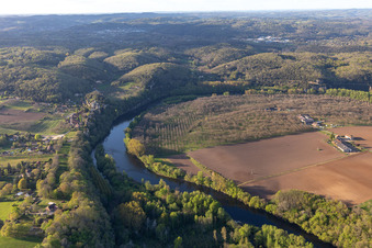 Vue aérienne de Cingle de Montfort à Domme dans le département Dordogne, France