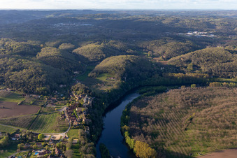 Vue oblique de Montfort à Vitrac dans le département Dordogne, France
