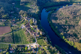 Montfort à Vitrac dans le département Dordogne, France d'en haut
