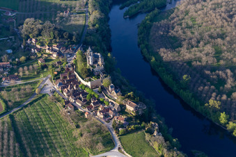 Montfort à Vitrac dans le département Dordogne, France vue d'en haut