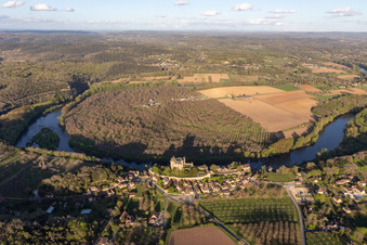 Photographie aérienne de Complexe du château de Montfort au-dessus de la Dordogne à Vitrac dans le département Dordogne, France