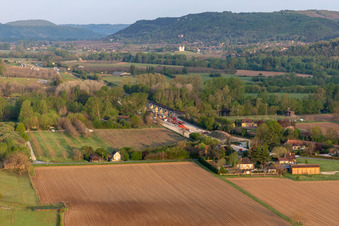 Vue aérienne de Vézac dans le département Dordogne, France