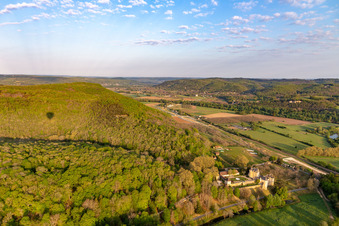 Vue aérienne de Château de Fayrac à Castelnaud-la-Chapelle dans le département Dordogne, France