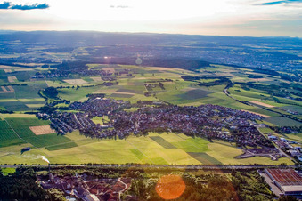 Vue aérienne de Ville vue de l'est à Tuningen dans le département Bade-Wurtemberg, Allemagne