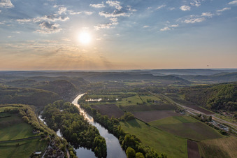 Vue aérienne de Dordogne à Saint-Vincent-de-Cosse dans le département Dordogne, France