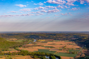 Vue oblique de Saint-Vincent-de-Cosse dans le département Dordogne, France