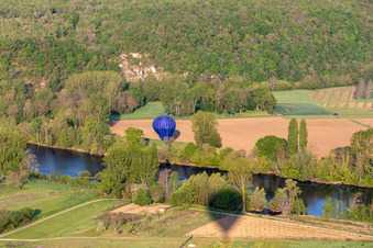 Vue oblique de Allas-les-Mines dans le département Dordogne, France
