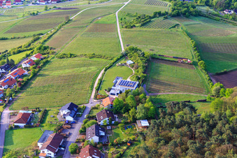 Vue aérienne de Villa dans la Kirchbergstrasse à le quartier Gleiszellen in Gleiszellen-Gleishorbach dans le département Rhénanie-Palatinat, Allemagne