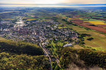 Vue aérienne de Vue de la ville depuis l'ouest à Bad Bergzabern dans le département Rhénanie-Palatinat, Allemagne