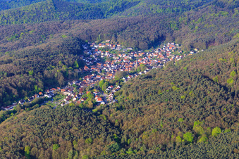 Vue aérienne de Du nord à Dörrenbach dans le département Rhénanie-Palatinat, Allemagne