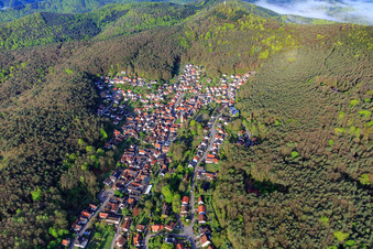 Photographie aérienne de Vue d'ensemble du village depuis l'est à Dörrenbach dans le département Rhénanie-Palatinat, Allemagne
