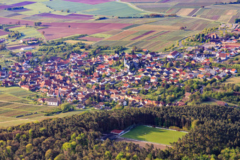 Vue aérienne de Du nord-ouest à le quartier Rechtenbach in Schweigen-Rechtenbach dans le département Rhénanie-Palatinat, Allemagne