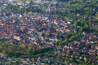 Wissembourg dans le département Bas Rhin, France vu d'un drone