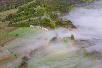 Vue aérienne de Jésus Sauveur du Monde, Hannesacker à Rott dans le département Bas Rhin, France