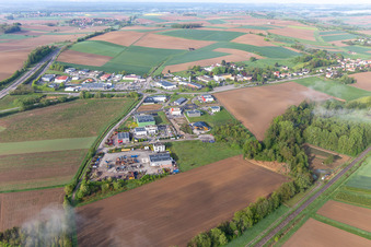 Soultz-sous-Forêts dans le département Bas Rhin, France du point de vue du drone